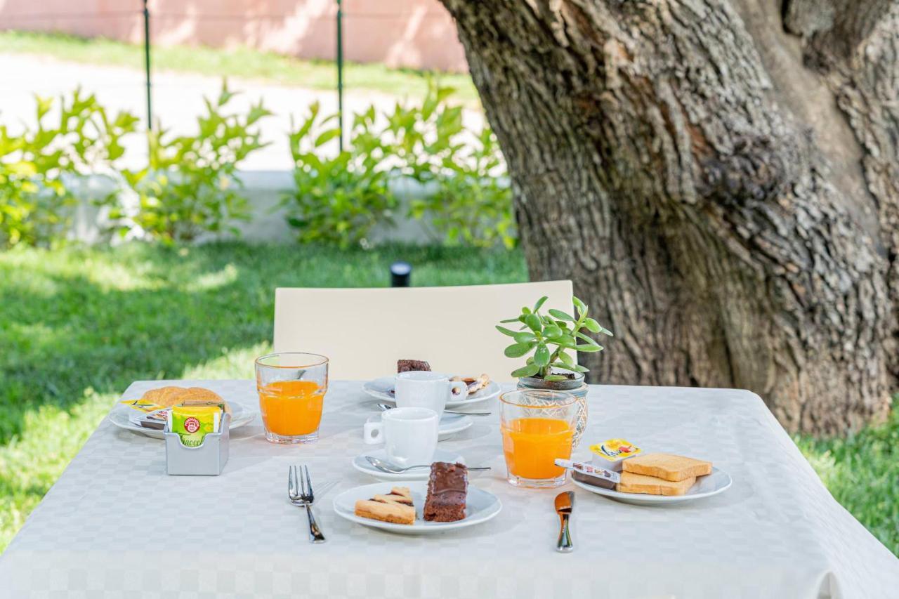 Residenza L'Alzoni Otel San Teodoro  Dış mekan fotoğraf