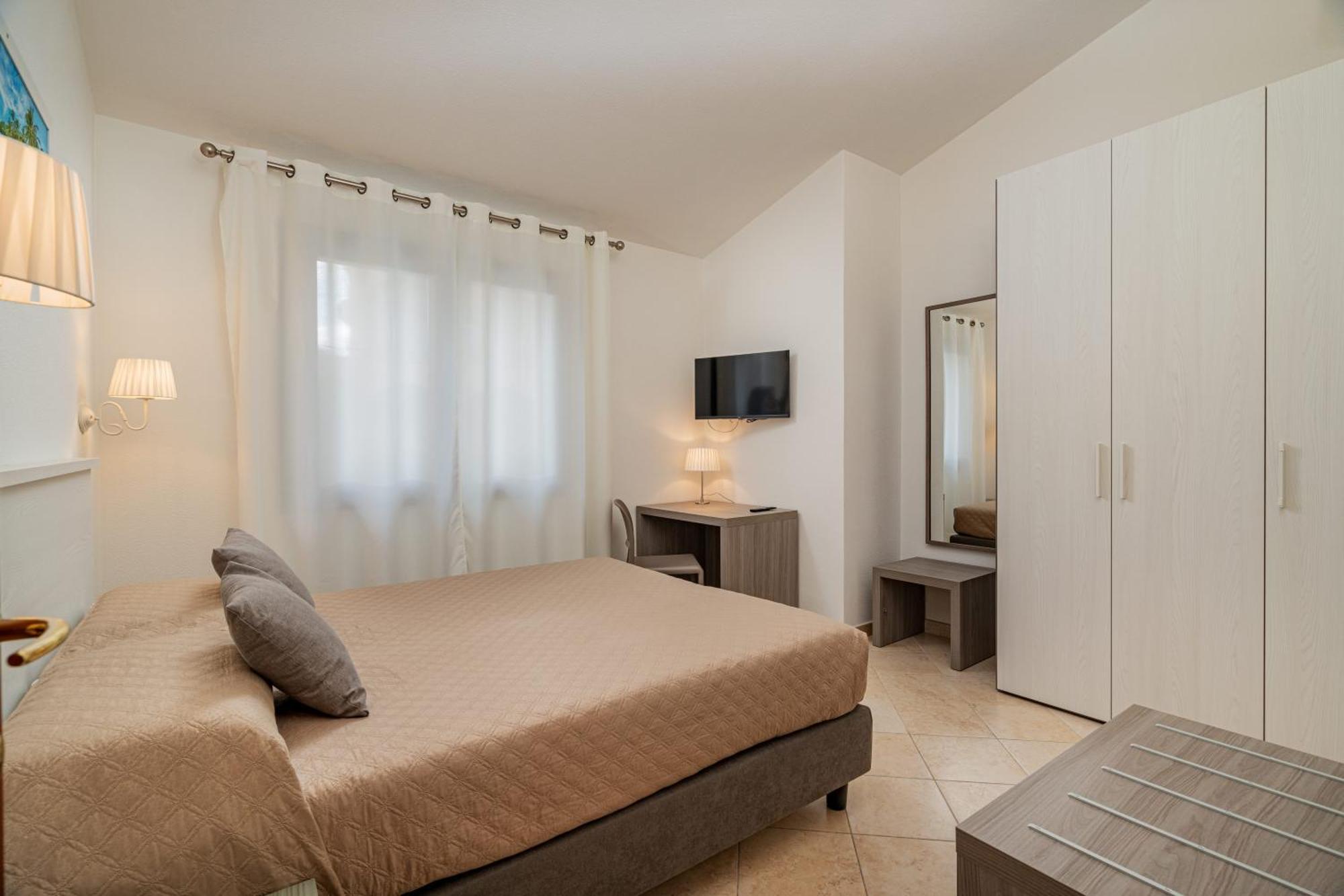Residenza L'Alzoni Otel San Teodoro  Dış mekan fotoğraf