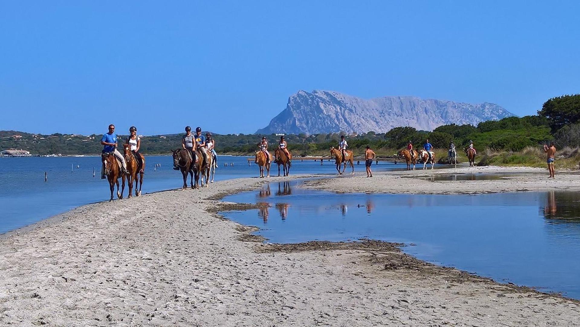 Residenza L'Alzoni Otel San Teodoro  Dış mekan fotoğraf